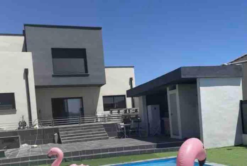 Proche Plage ,Lumineux, Confort Et Bien Situe Villa Meze Bagian luar foto